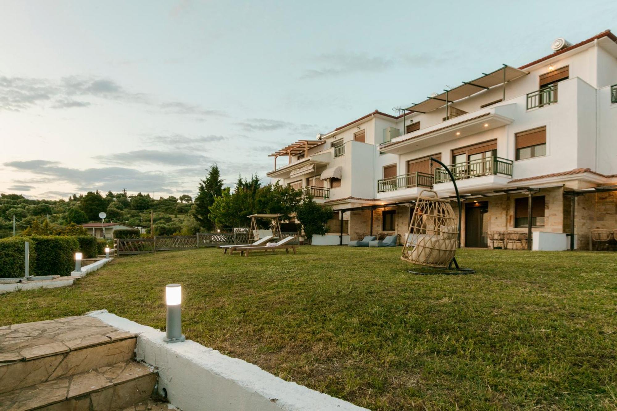 Pine In The Sea Nikiti-Sithonia Apartment Exterior photo